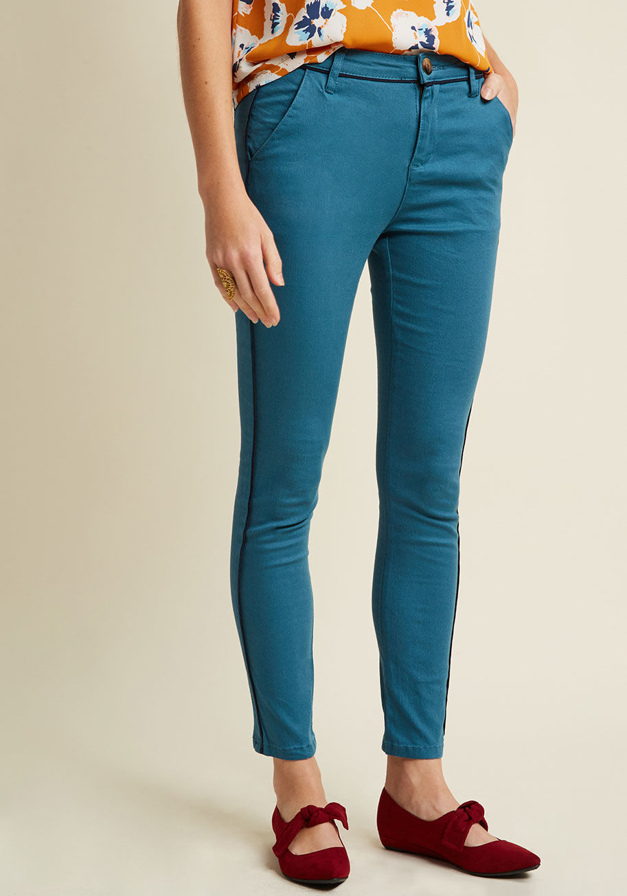  - Just because it's casj doesn't mean it can't have snazz - and these teal skinny pants know exactly what we're talkin' about. Detailed with trouser pockets, navy blue piping, and a hint of stretch, this ModCloth namesake label pair puts a li'l class into y