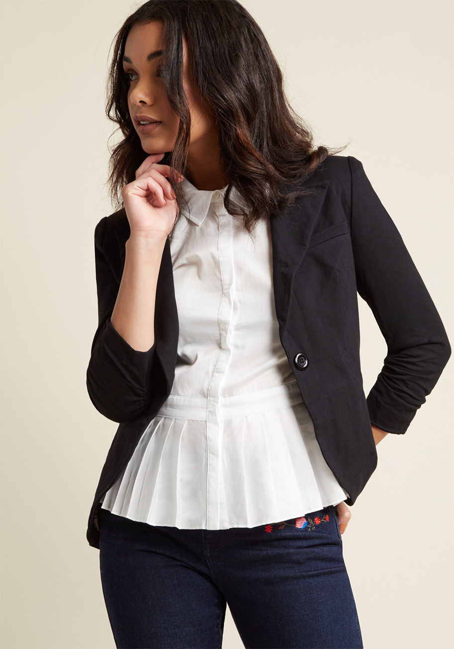  - No need to roll up your sleeves before the big meeting - this chambray blazer boasts ruched 3/4-length sleeves for a look that means chic and functional business. Accentuated by slanted side pockets, silky lining, and a curved hem, this cotton jacket suit