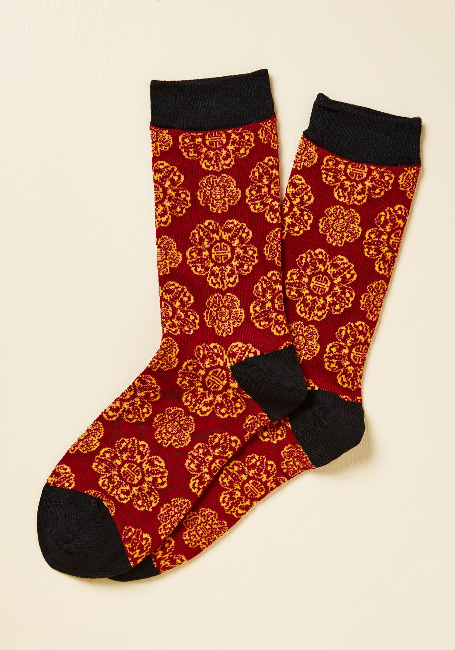  - Unfurl from your cozy cocoon to show off these deep red crew socks! Defined with black trim and printed with golden petals that open to showcase Eastern motifs, this blossoming pair makes for lounging perfection.