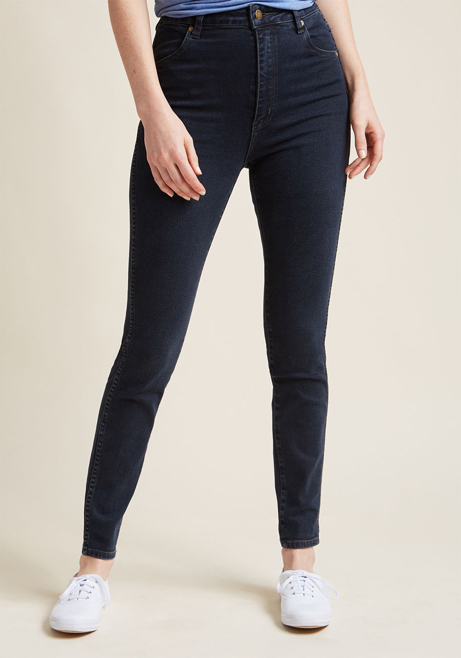 12225 - This is a broadcast to rad girls everywhere - come one and all and check out these dark-wash skinnies from Rolla's! Really, could there be a sexier pair of pants? With a super high rise and a sturdy denim construction, these cigarette jeans are a must-hav