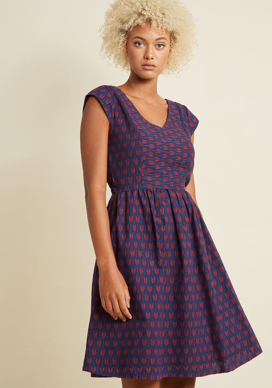 1431-1011 - At today&rsquo;s fair, your cotton frock by Mata Traders only adds to the artisanship vibe! A midnight blue look with a maroon arrow print, cap sleeves, and pockets, this expertly-designed frock is as eye-catching as is your craft. Feminist-minded Mata Tr