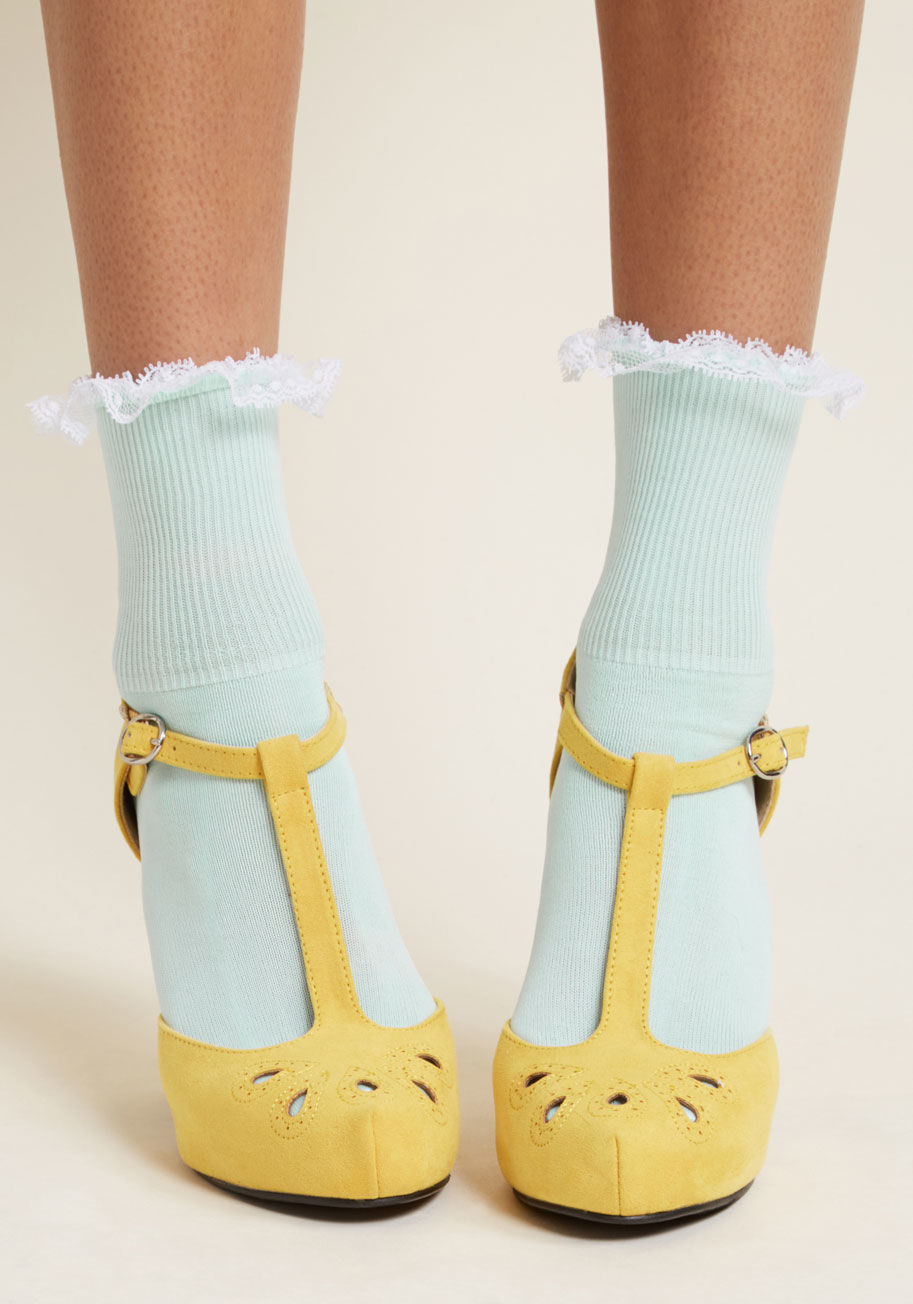 1519 - It's impossible to spot these mint socks and not smile! With foldover ankles and white lace accents, this pair is perfectly feminine and fun.