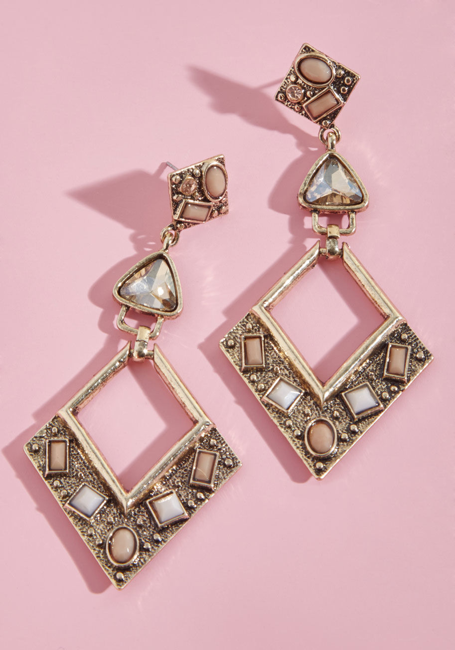 450275ER-002 - Take your look on a glam getaway by topping it off with these diamond-shaped earrings! Faux stones galore