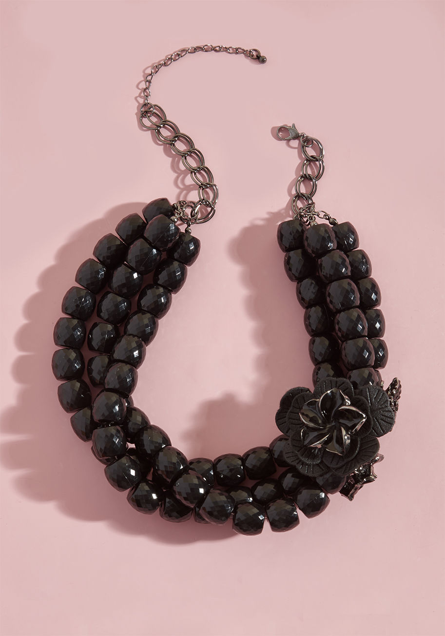 457746N-001 - This statement necklace ain't no 'nice to have' - its bold black beads are needed