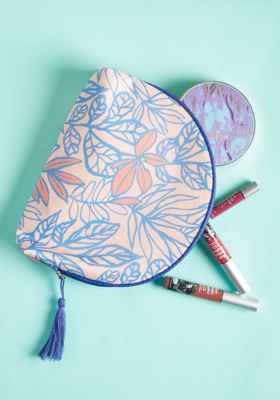 550407 - Displaying your cosmetic creativity as you excursion across the globe means you'll need a makeup bag to carry your pigments and powders. This curved pouch by Paper Source provides space for your favorite rouges while showcasing a peachy color, cornflower 