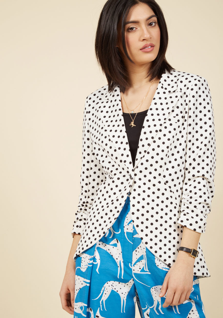 70274J-K - No need to roll up your sleeves before the big meeting - this one-button blazer boasts ruched 3/4-length sleeves for a look that means chic and functional business. Accentuated by slanted side pockets, a curved hem, and playful black dots, this white jack