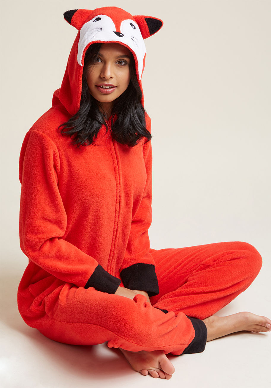 81981 - There's no need to mix words here, so we'll give it to you straight - this fox onesie is absolutely essential to your quirky loungewear collection. Once you clock a few lazy afternoons cuddled up