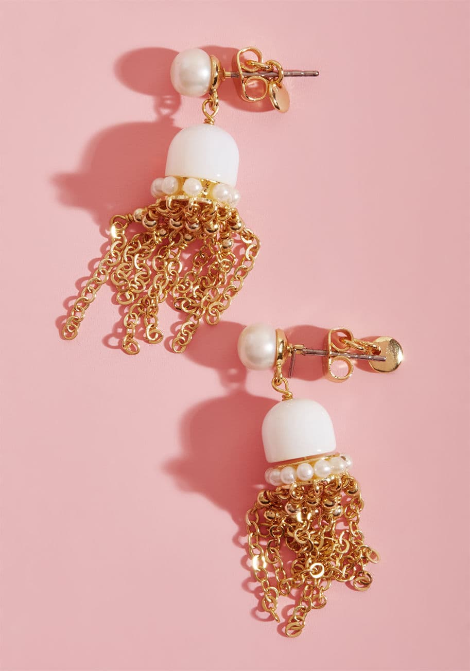 AFAT101T - Not only are these golden post earrings by Les Neridies charmingly punctuated with faux pearls, they're designed with a distinct white bead and dangling cable chains that offer a jolly jellyfish appearance! Do you 'sea' it?