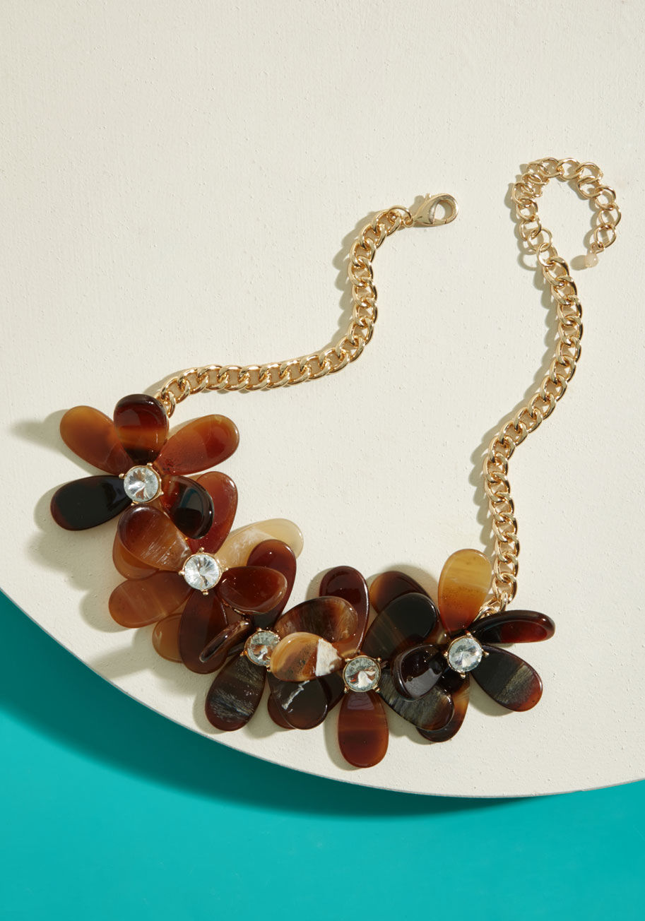 ANE8132BR - This floral necklace announces your adventurous style to the scene! Starring tortoiseshell-inspired petals, bold rhinestone centers, and a chunky gold curb chain, this wowing accessory shows that going full-on vogue can be a valiant act.