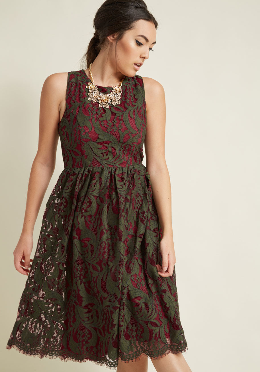 BBAW170815A - This lace dress is endlessly elegant without being overly bold. We're loving the layering of rich burgundy and olive tones, the perfectly tailored princess seams, and the eyelash-fringed hemline of this gathered-waist midi, and so will everyone who approa