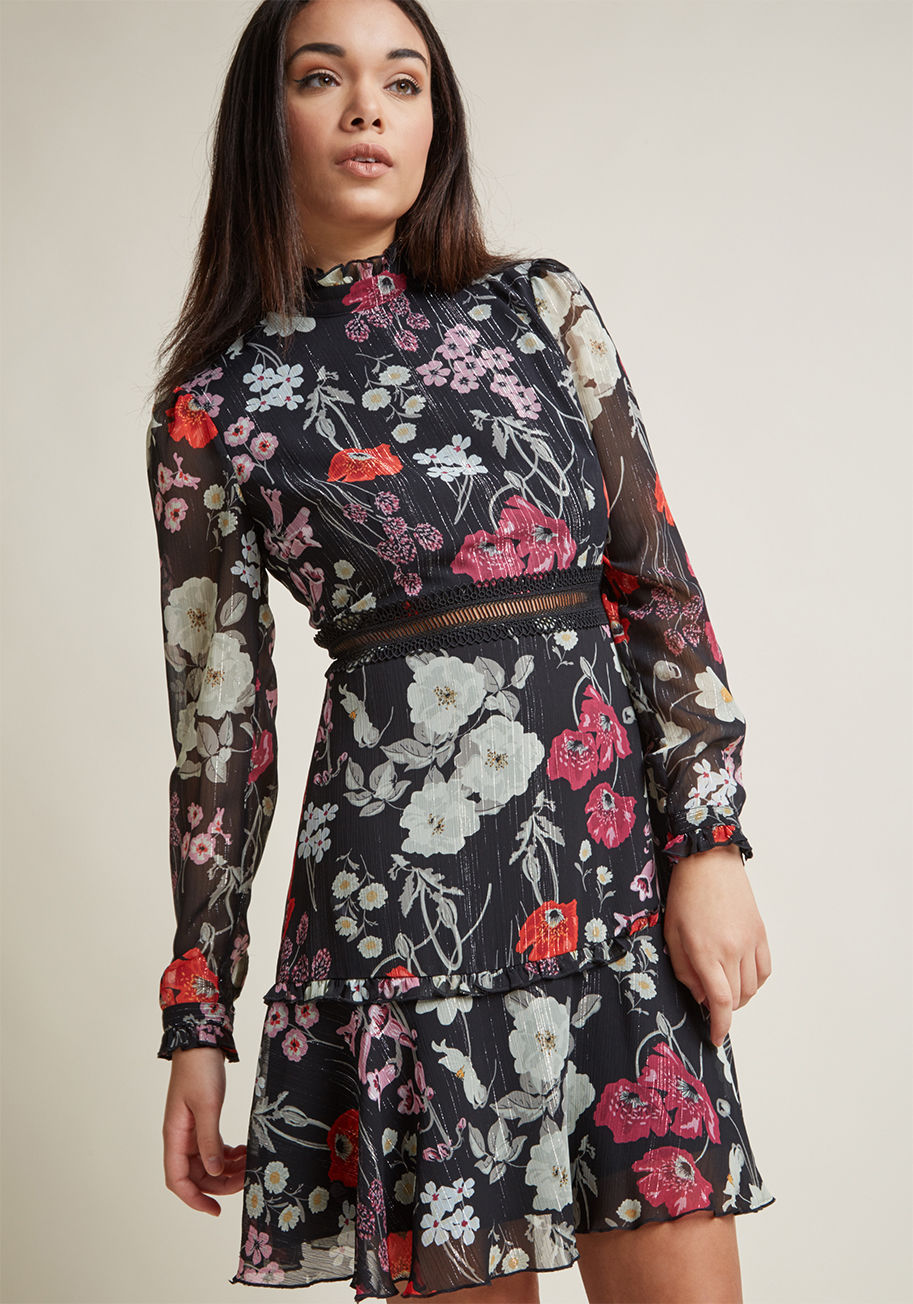 D5482M - With a date to sip cocktails while overlooking the skyline on the books, you turn to this black dress from Donna Morgan to suit the occasion. Leave your beau breathless by letting the cityscape illuminate the ruffled high neckline, retro floral print, met