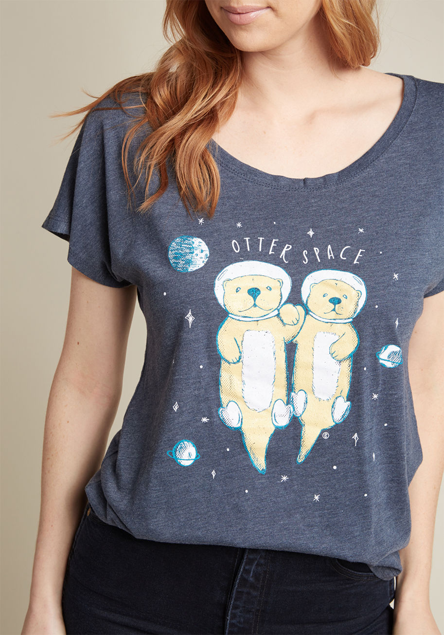 D7008 - The two adorable otters on this heather blue graphic tee have forfeited floating on the sea and taken to gliding through the atmosphere! Depicted