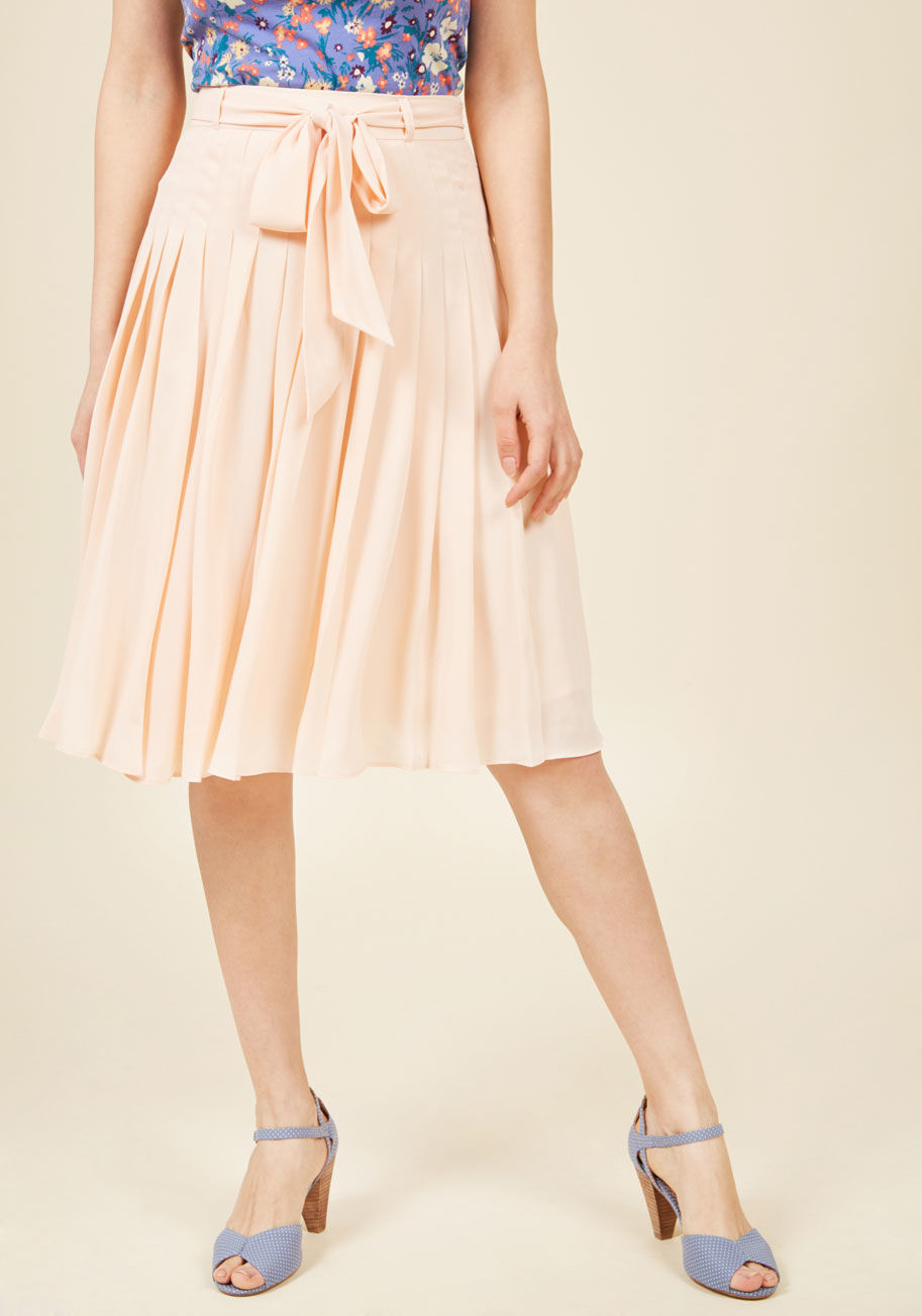 Db17050008 - Heading to brunch on the terrace is made even more blissful with this peach midi skirt swaying along with your sashay! Delighting