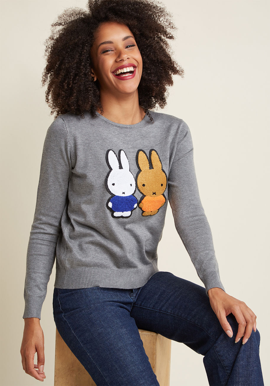 FA17NOI16 - Your pals won't just ask where you got this grey sweater - they'll want to know everything about how you found such a charming piece! With a sincere smile, you tell them that the rabbit applique and ultra-soft knit fabric of this Compania Fantastica piece