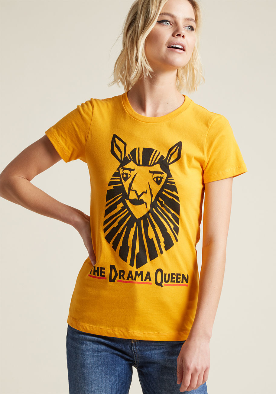 GT8730-102GLD - Let this yellow graphic tee amplify your standout status! Crafted from soft cotton fabric and emblazoned with a screen print of one lively llama, this crew neck T-shirt broadcasts your personal boldness.