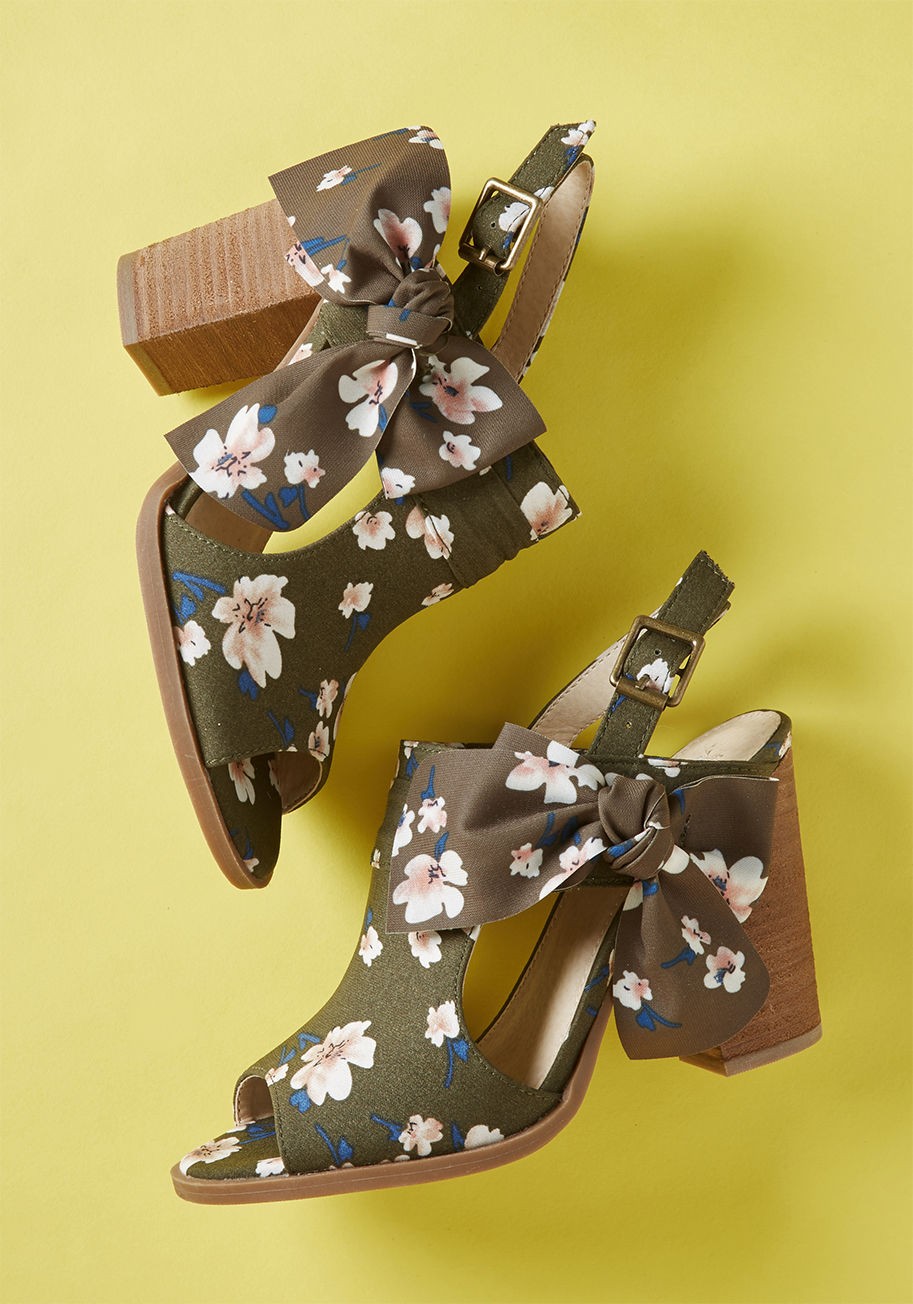 Haida - The occasion may not be fancy, but it's about to be fashionable, thanks to these olive green peep toes! Filled with florals, festooned with a bows 'n' cutouts, and secured on your feet with buckled slingbacks, these stacked block heels are somethin' speci