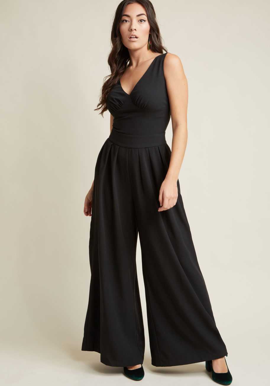 JSA5626 - The vintage-inspired detailing of this stunning, black jumpsuit will leave your amour totally breathless! Subtle gathering at the bust and pleats below the waist give incredible depth to this retro ensemble, as its wondrous, wide legs round out a look of 