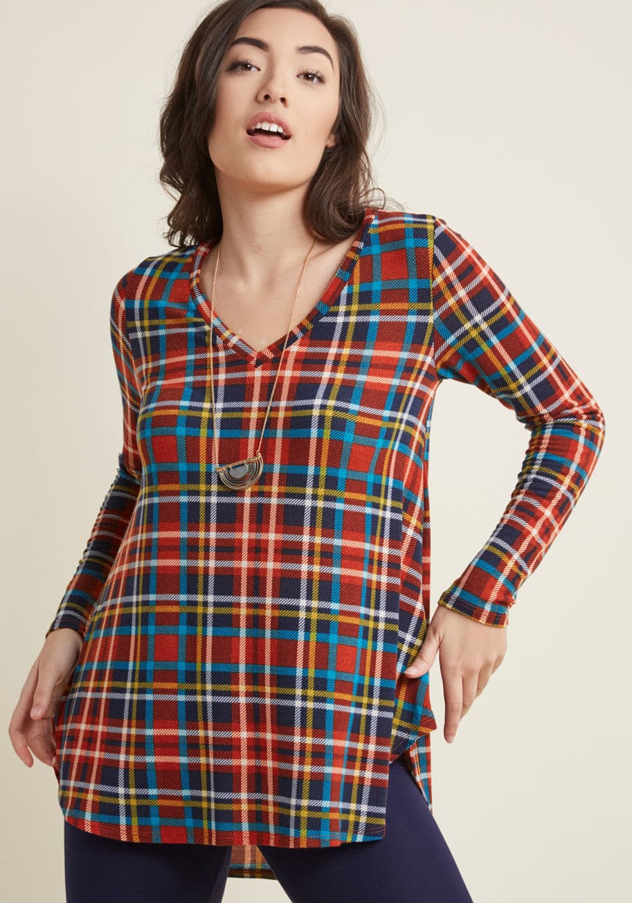 KT33200-03 - With must-see shows queued up, snacks at the ready, and pals on their way to your place, all that's left to do is don this plaid top! The perfect pick for an afternoon of TV marathons and treats with its V-neck, long sleeves, and high-low hem, this knit p