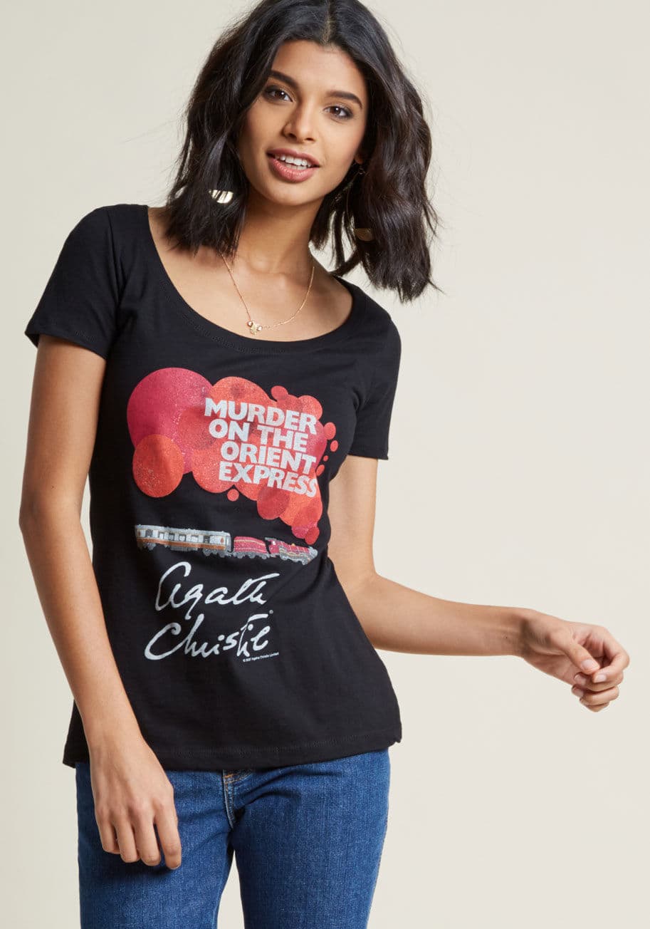 L-1211 - Bring your love of literature to your wardrobe with this black tee by Out of Print! Crafted from cotton, this scoop-neck tee features a snug fit and a red-and-white representation of Agatha Christie's classic who-dun-it, Murder on the Orient Express. Brea