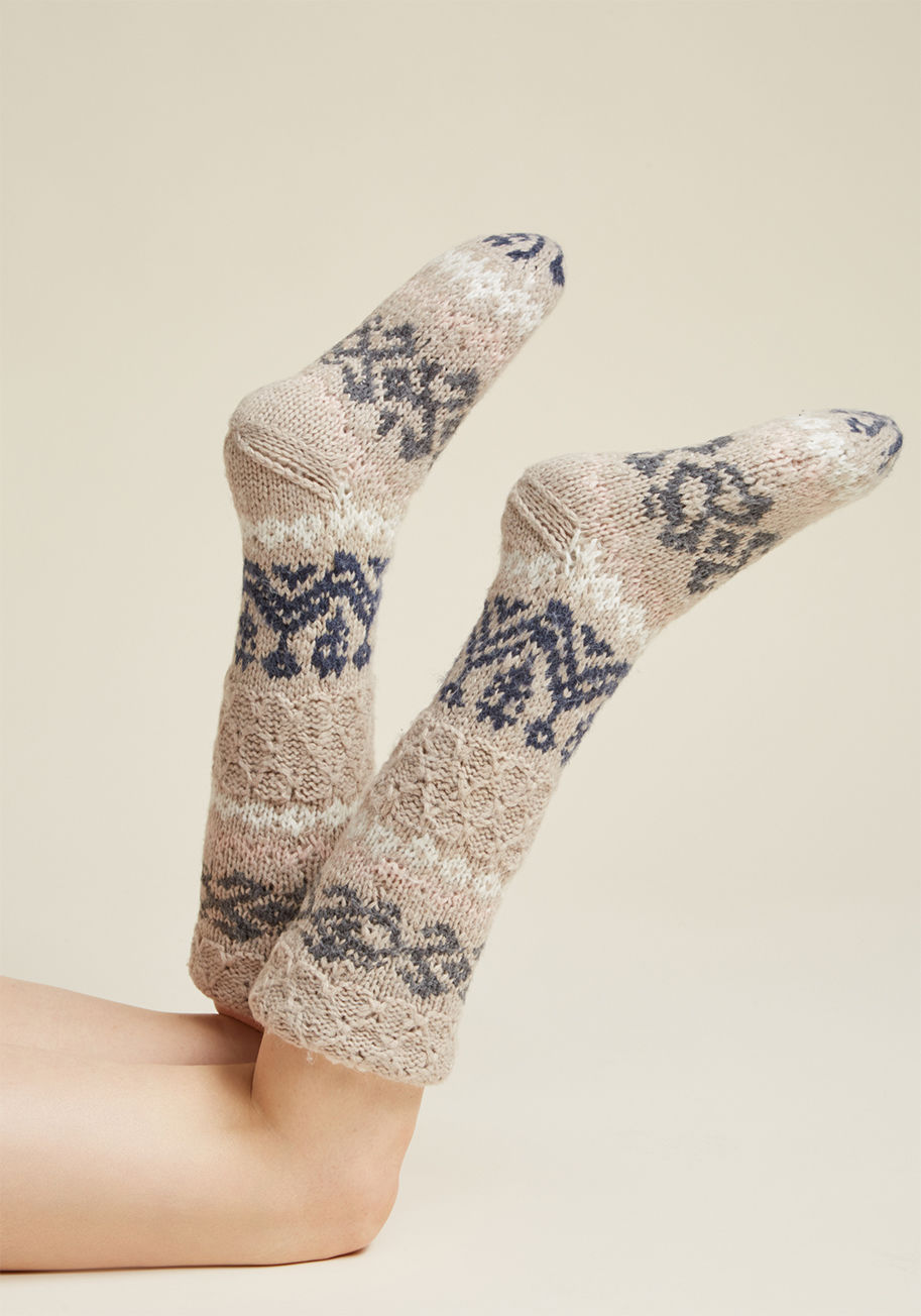 L-2283 - You have your cat to cuddle and your blanket snuggled close, but who'll hug your toes? These knit slipper socks will step in! With grey, rose, white, and navy patterns 'n' a super-soft fleece lining, this toasty footwear will cure your need for the cozies