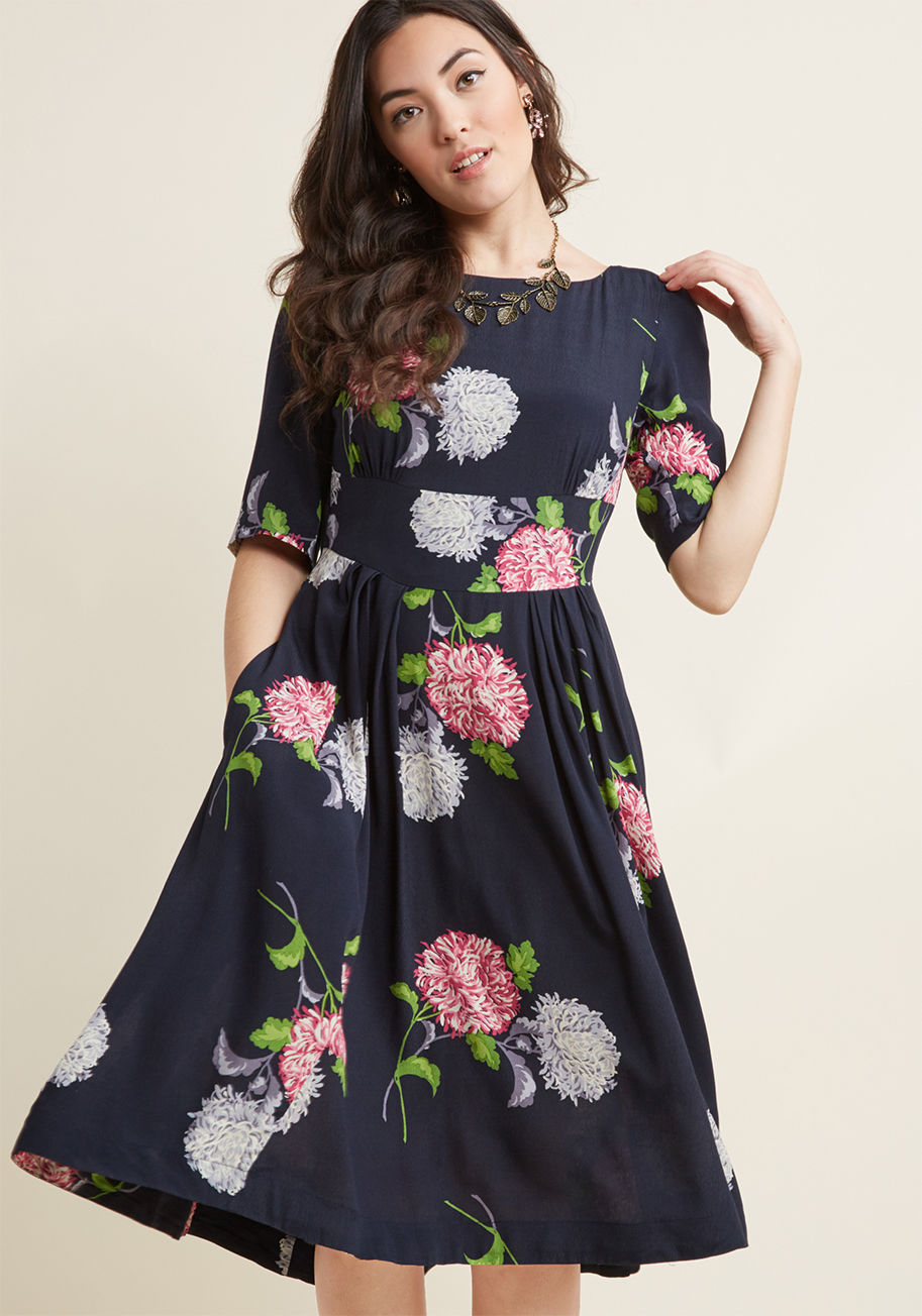 LSD-0211VC - The vintage-inspired details of this navy midi dress from hard-to-find British brand Emily and Fin shine a brilliant light on the authenticity of your elegance. A dreamy pattern of dahlias only add to the allure of this woven frock's bateau neckline, half