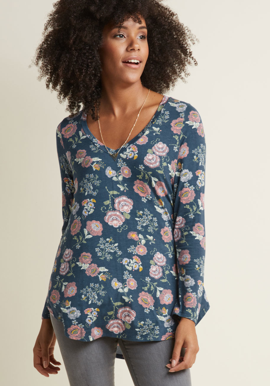 MC-1072 - Layer it on or let it stand alone as the star of your outfit - however you style this blue floral tunic, you're bound to look adorable! With a V-neck, a soft jersey knit, and a curved high-low hemline, this long-sleeved top takes the cake as cutest staple