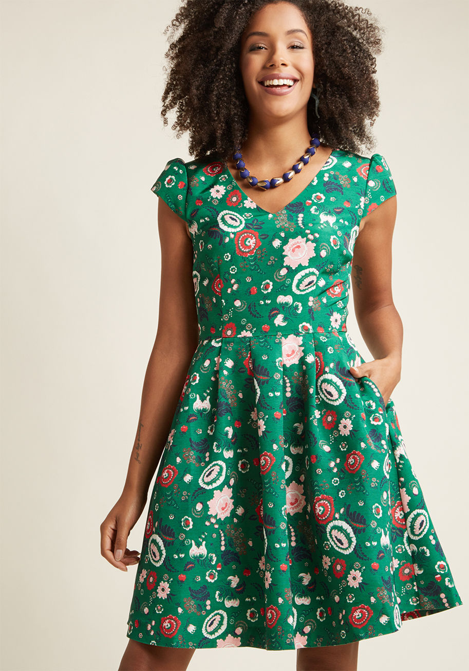 MCD1086A - When it comes to special occasions, you don't like to take chances - you reach for this kelly green dress every time you want to impress! Made from an eye-catching poly faille fabric that carries a signature sheen, this pleated frock from our ModCloth nam