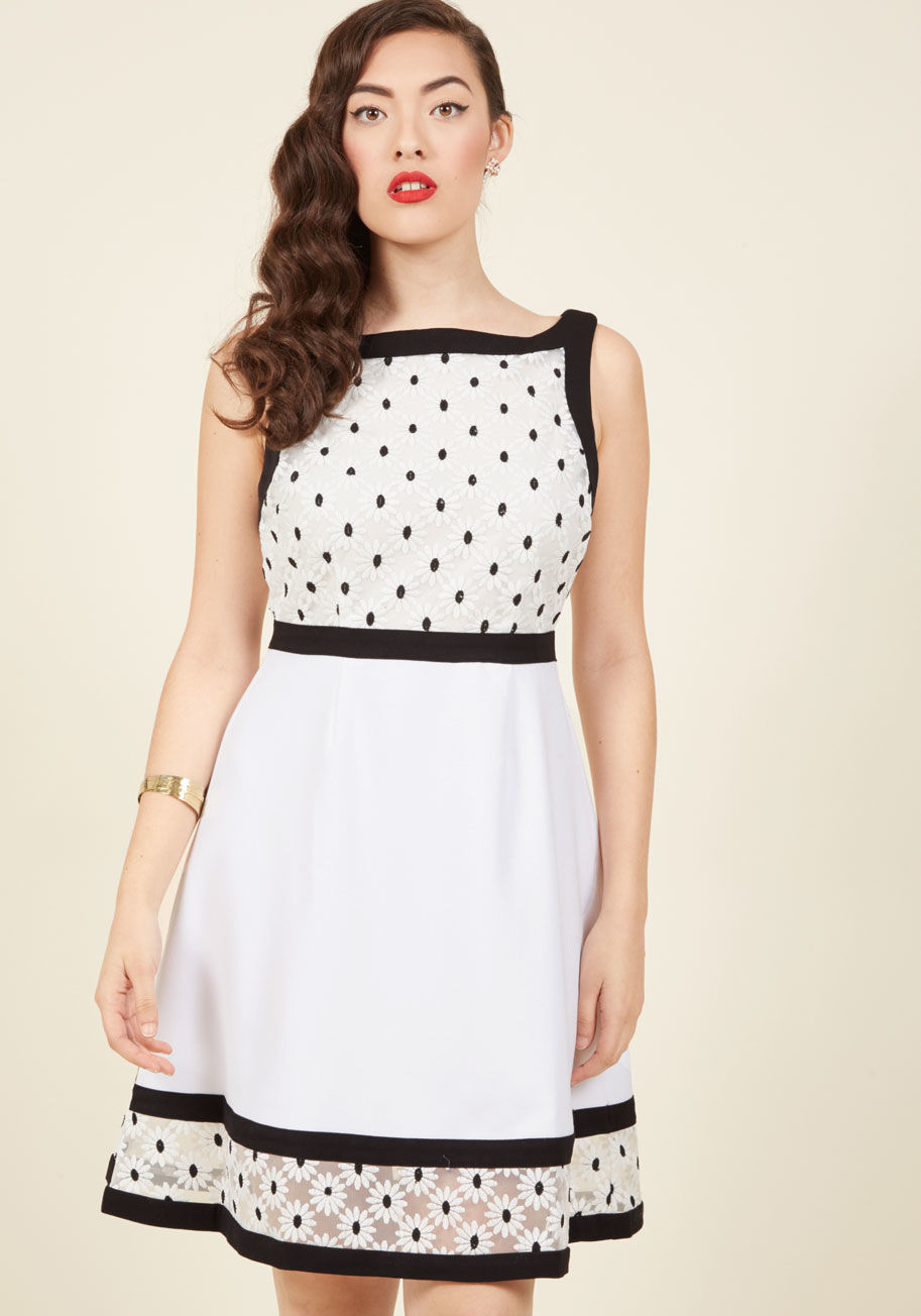 MCD1175 - If your wardrobe is a garden of incredible style, then this white dress from our ModCloth namesake label is the freshest pick of the bunch! Colorblocked