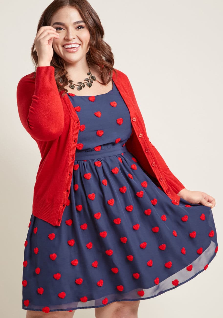 MCD1495 - The way your pulse rushed when you discovered this navy blue dress is the way it'll feel all over again once you debut such a lovely look! A fun find from our ModCloth namesake label, this chiffon darling is a sartorial thrill with its hidden pockets and 