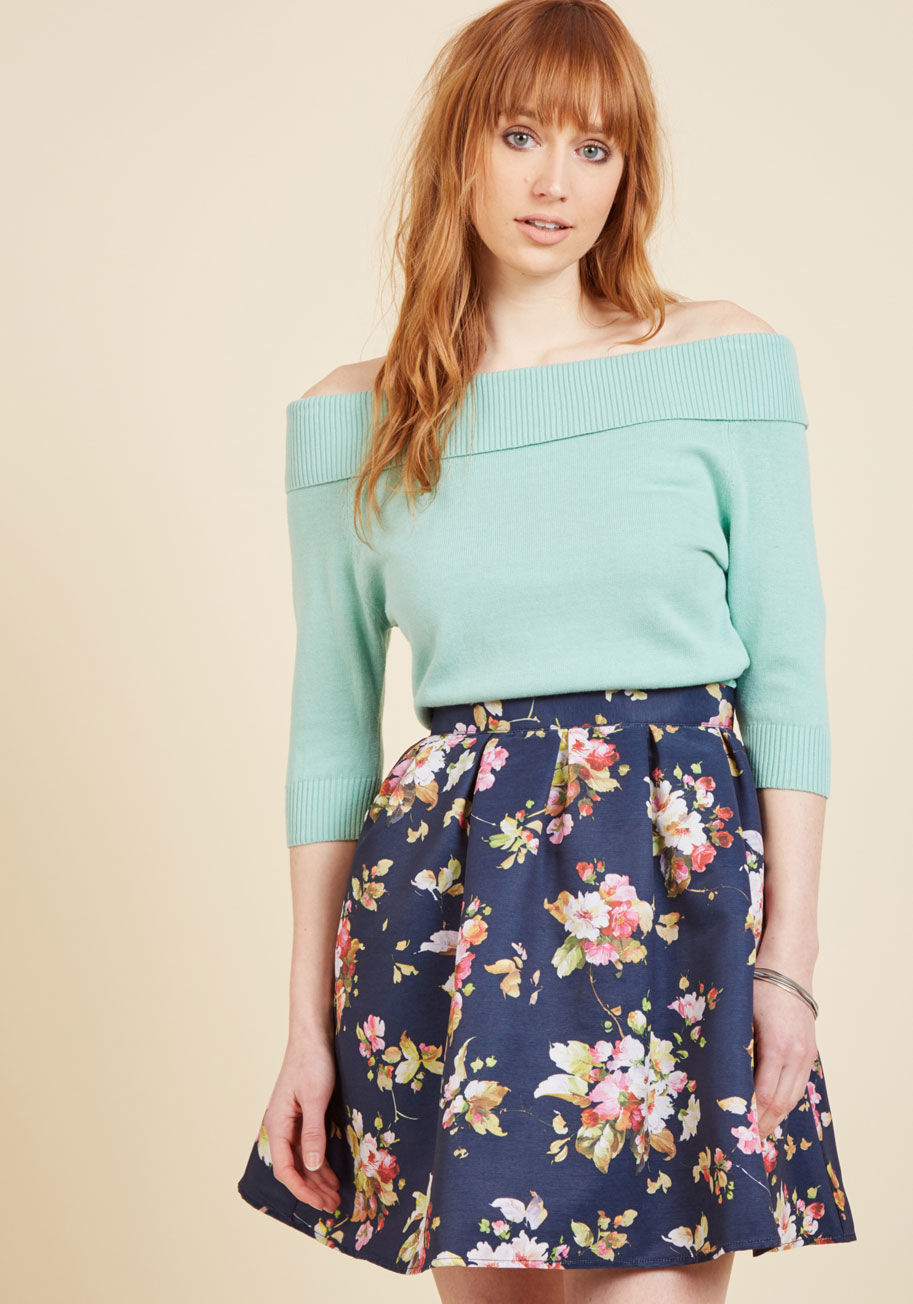 MDB1015 - Passersby can tell by your navy blue skirt that you've got gorgeous style, and once they compliment you on the way you flaunt its ModCloth-exclusive design of grosgrain fabric, soft waistline pleats, and fabulous flowers, they'll see just how sweet you by