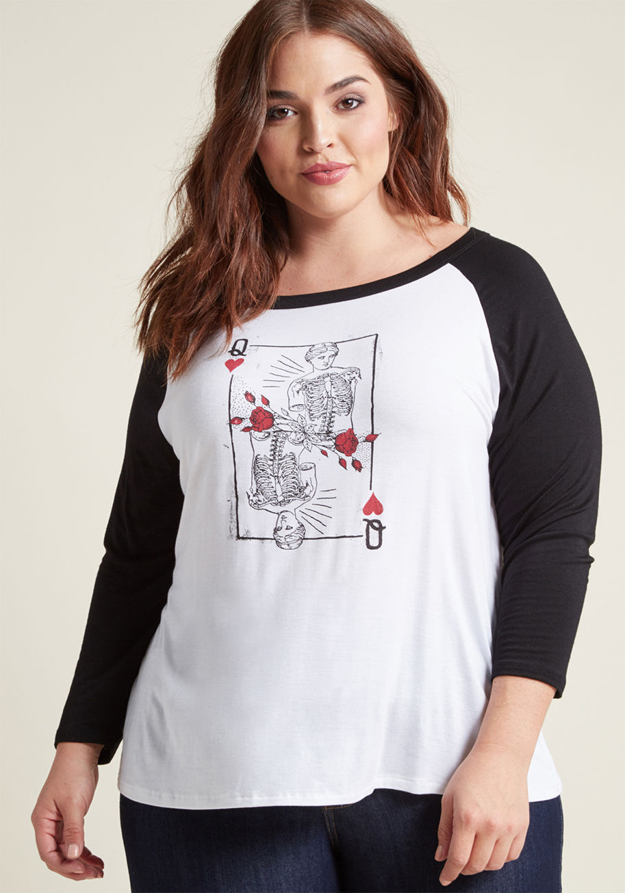 MDT1090B - The edgy screen print of this ModCloth-exclusive top features Venus like you've never seen her before! Superimposed with a spine and ribcage, and positioned amid red roses, our artsy gal brings edgy style to this black-and-white raglan tee.