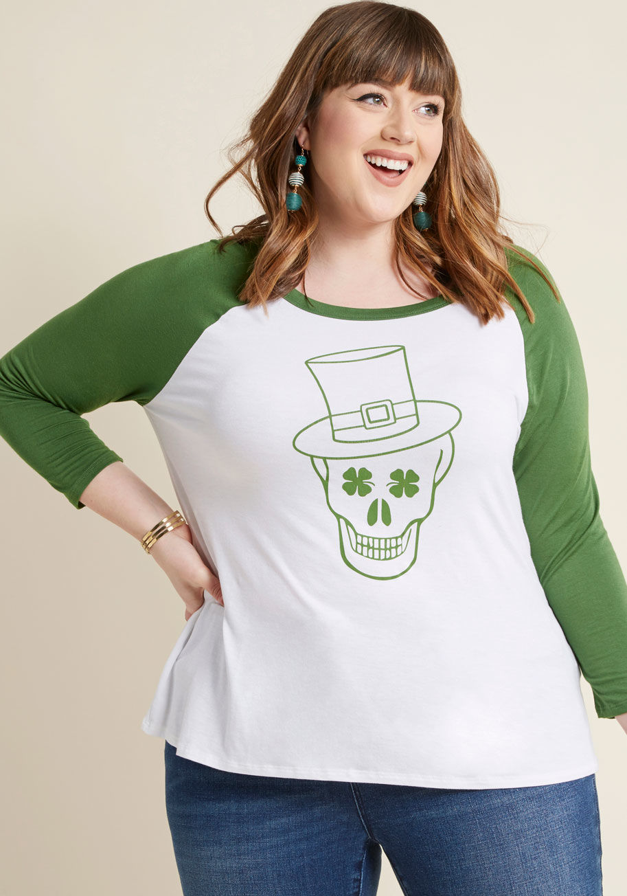 MDT1090D - Sprinkle a little good luck into your next social gathering by sporting this St. Patty's Day-themed graphic T-shirt for the festivities! This ModCloth-exclusive top touts clover-colored raglan sleeves and a screen print of a skull dressed up