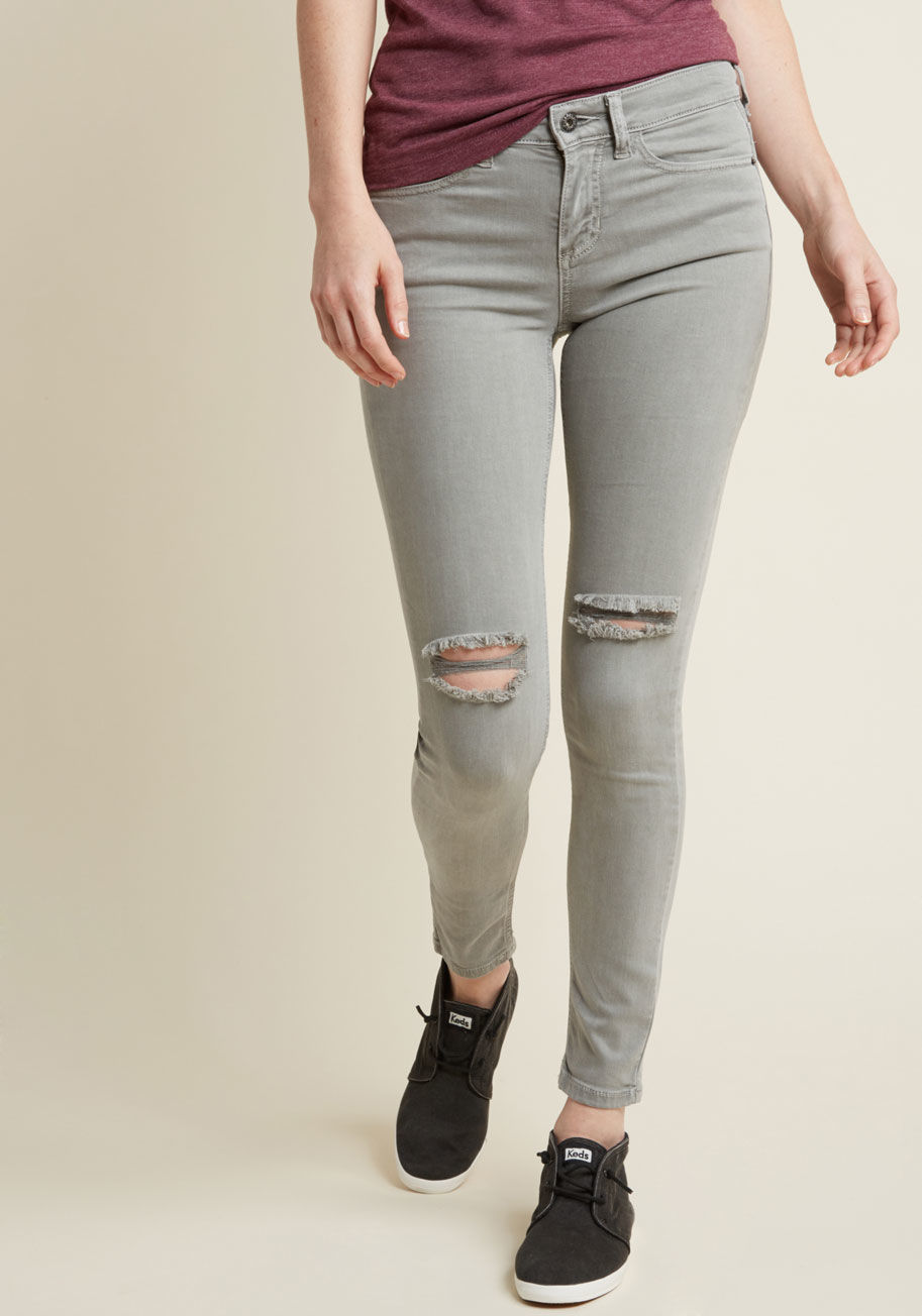 P9533SS - Push the limits of your casual ensembles with these grey skinny jeans! Complemented by white topstitching, providing plenty of pockets, and distressed at the knees, this stretch-based pair makes quite the impact with more polished ensembles as well.