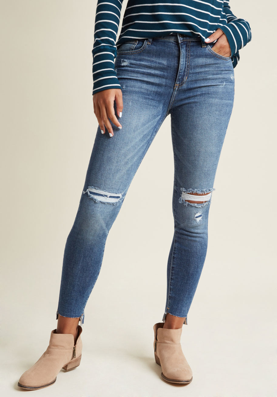 P9586mL - Ever find a pair of jeans so comfy that you want to rock 'em every waking moment? That's these distressed skinnies for ya! Rocking a medium wash, ripped knees, raw step hems, and a bit of stretch, these bottoms will make frequent appearances