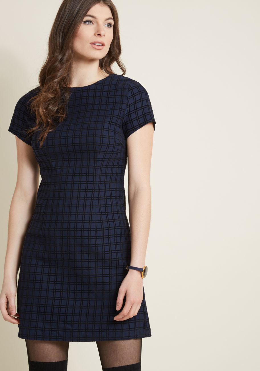 Rynie Velvet - If adding a velvet dress to your wardrobe has been on your to-do list, this navy blue sheath dress will have you ticking that box tout suite! This stretch-boasting frock flaunts a crew neckline, short sleeves, a bronze exposed zipper, and black velvet lin