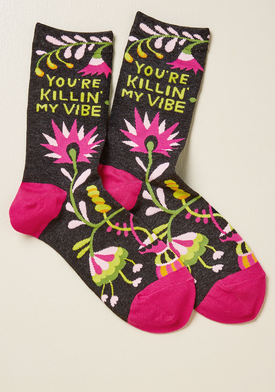 SW493 - Keep the good energy coming with the help of these dark grey socks! Patterned with vibrant flowers, capped at the toes and heels with a rich magenta hue, and broadcasting a message of needed peace, these quirky crews makes perk a priority.