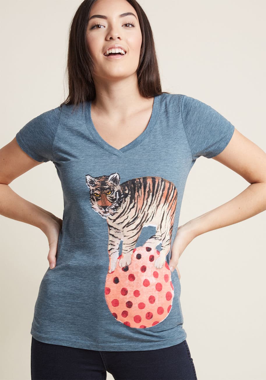 TIGER BALL - The watercolor tiger on this heather blue T-shirt was born with balancing skills worth broadcasting by way of an awesome ensemble! It's easy to style the V-neck, short sleeves, and polka-dotted ball graphic of this standout tee with a casual look, which m