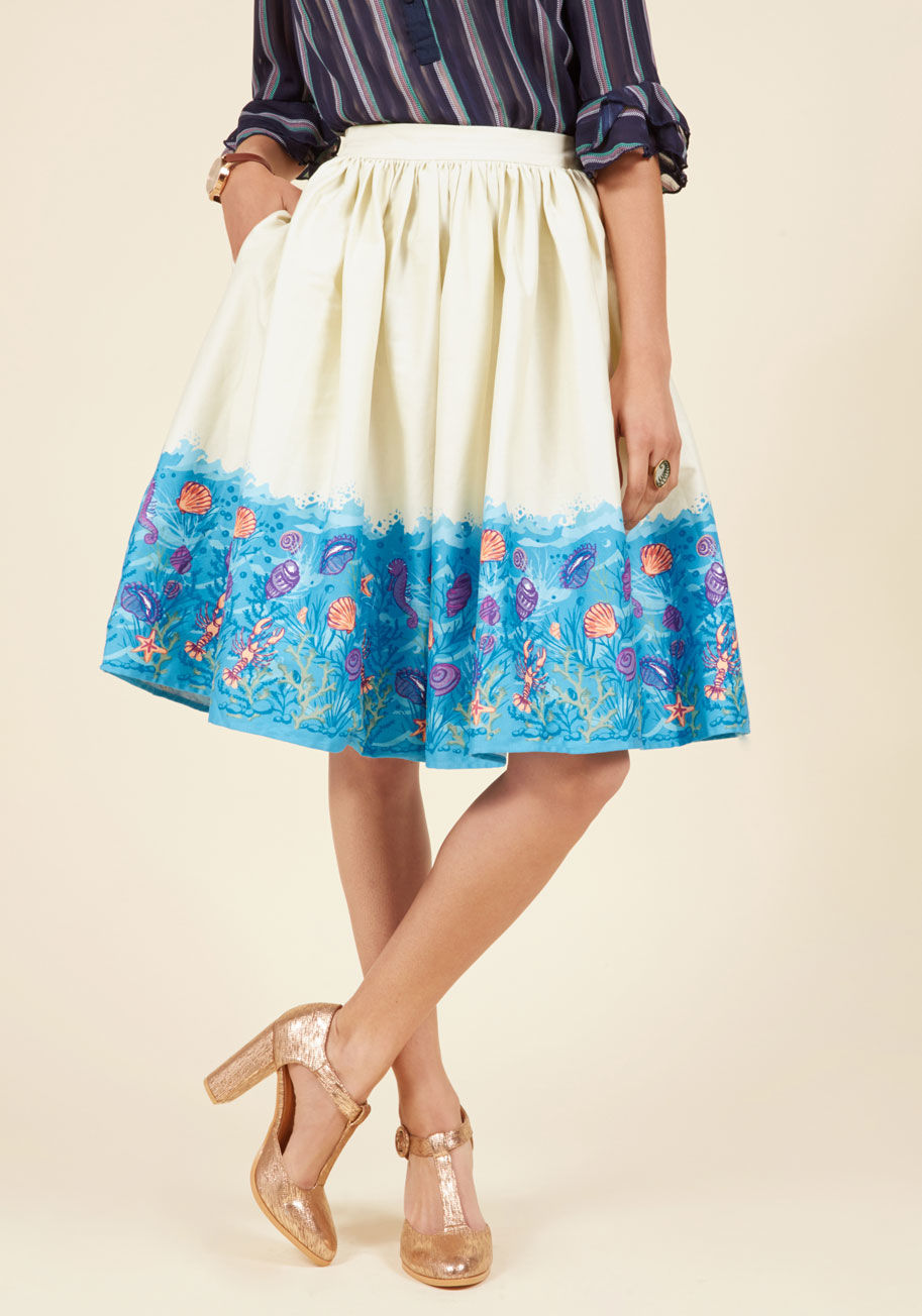 VSS170306C - Your outfit visions guide you to your most creative looks yet - so queue up this ivory skirt