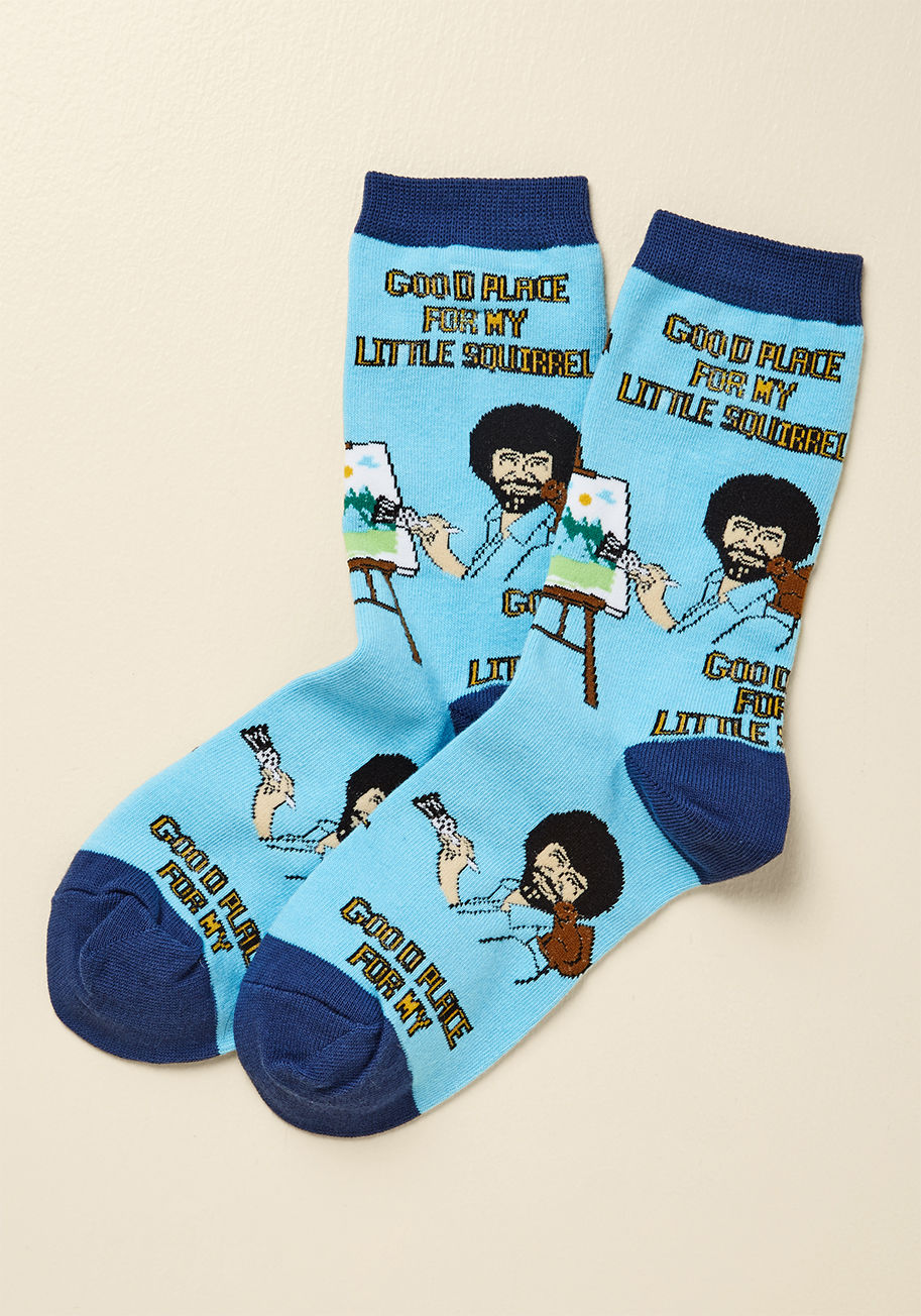 WD8041C - Whether or not you know your way around a canvas, you'll undoubtedly find the perfect way to work these light blue socks into your artful outfit! Featuring a famously chipper painter adding his critter friend as the finishing touch to his landscape, this 