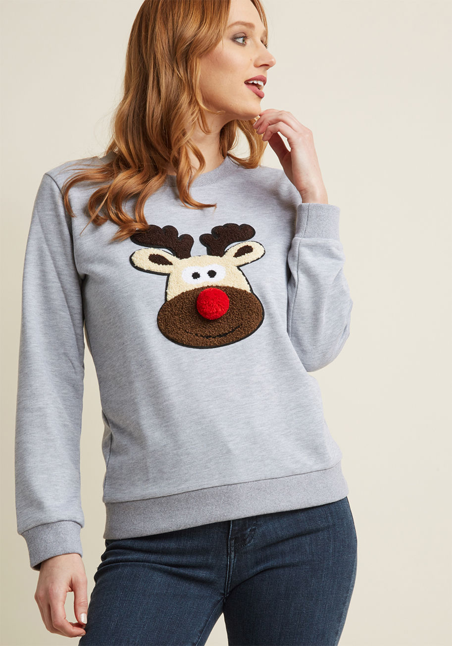 WI17HAN71 - Even your most casual moments can be full of holiday cheer, as long as this grey sweatshirt from Compania Fantastica is around! What was once a classic pullover has now become a festive essential, thanks to a chenille reindeer patch, red pom-pom nose and 