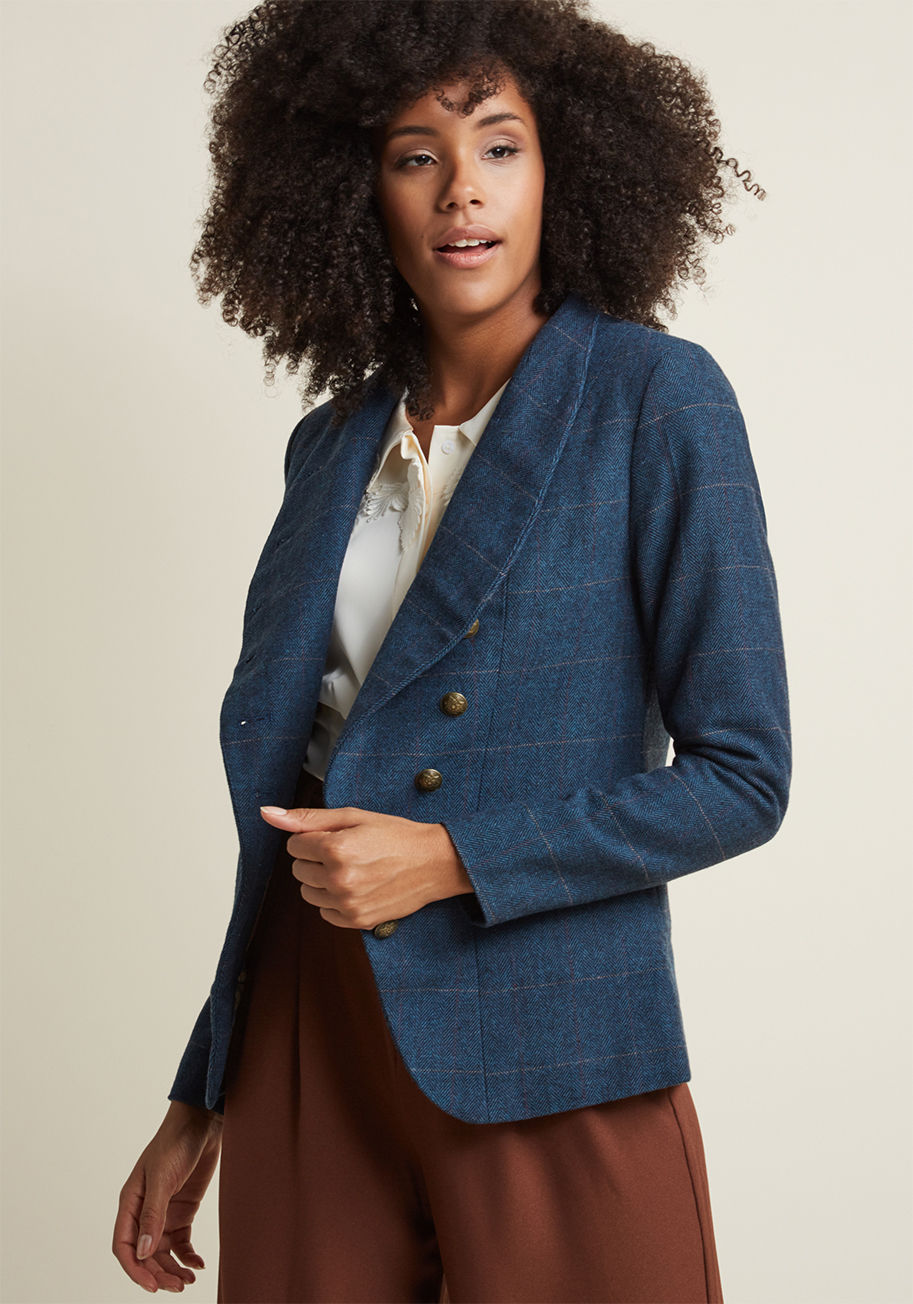 WJ085 - There's no denying that fierce fashion is your forte when you have this blue jacket draped over your favorite looks! A high, stand-up collar, a curved placket of gold buttons, finished pockets, and herringbone fabric all contribute to the stylish vibe of 