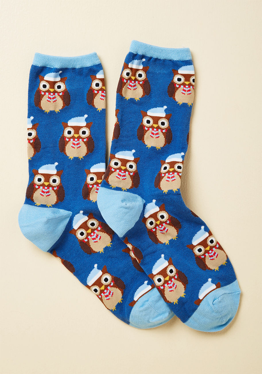 Wnc912 - Help your feetsies feel snug by slipping them into these periwinkle socks. Bedecked with sky blue trimmings and wintery owls - sporting a stylish hat-and-scarf combo, very chic - this pair is easily the most adorable way to keep your toes warm come chilly