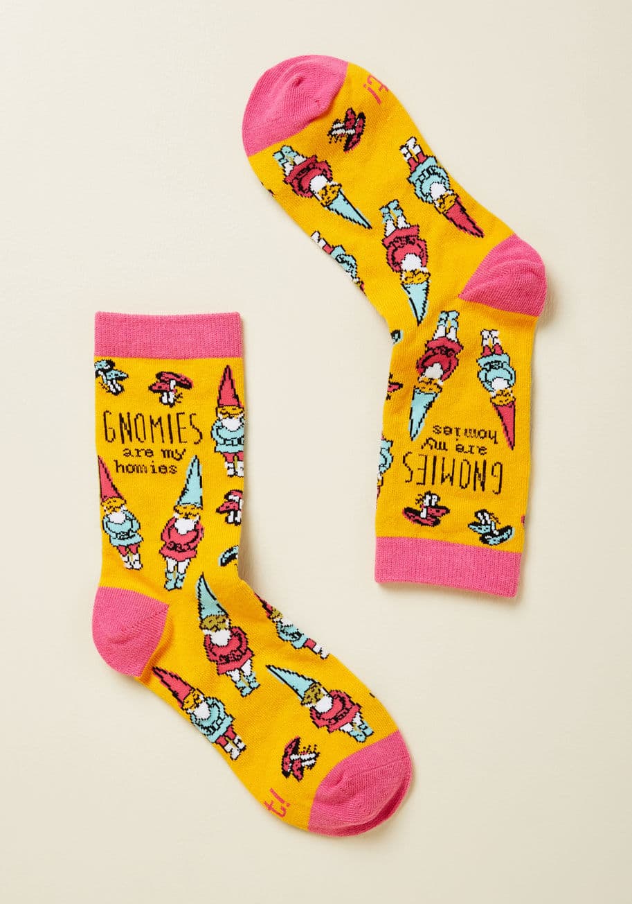 WT-1004-59 - Though the motif of these bright orange socks let everyone know your preferred pals are yard ornaments, you're sure to gain a new friend or two just by sporting such a quirky pair! Capped